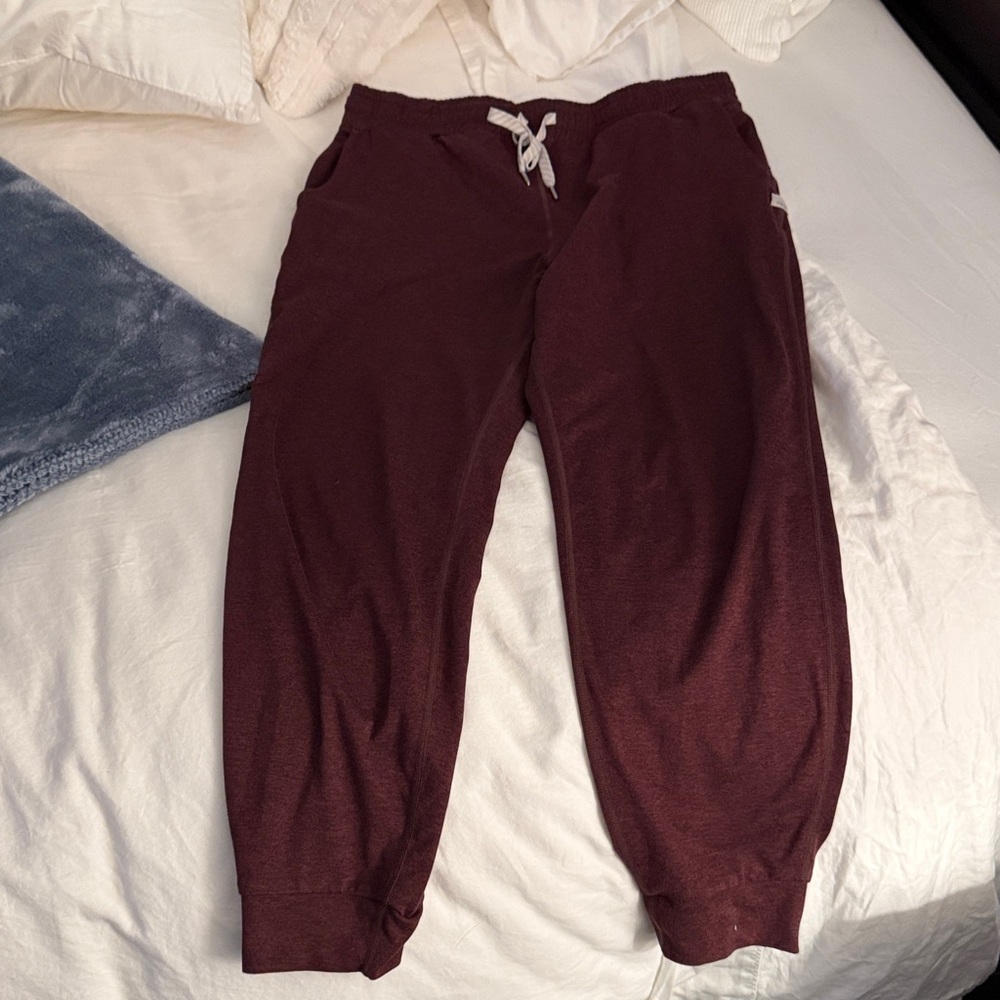 EUC Vuori Halo Performance Joggers - Burgundy